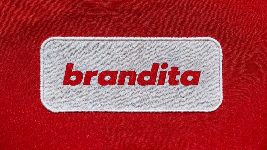 Brandita-Broderie cu spatiu negativ